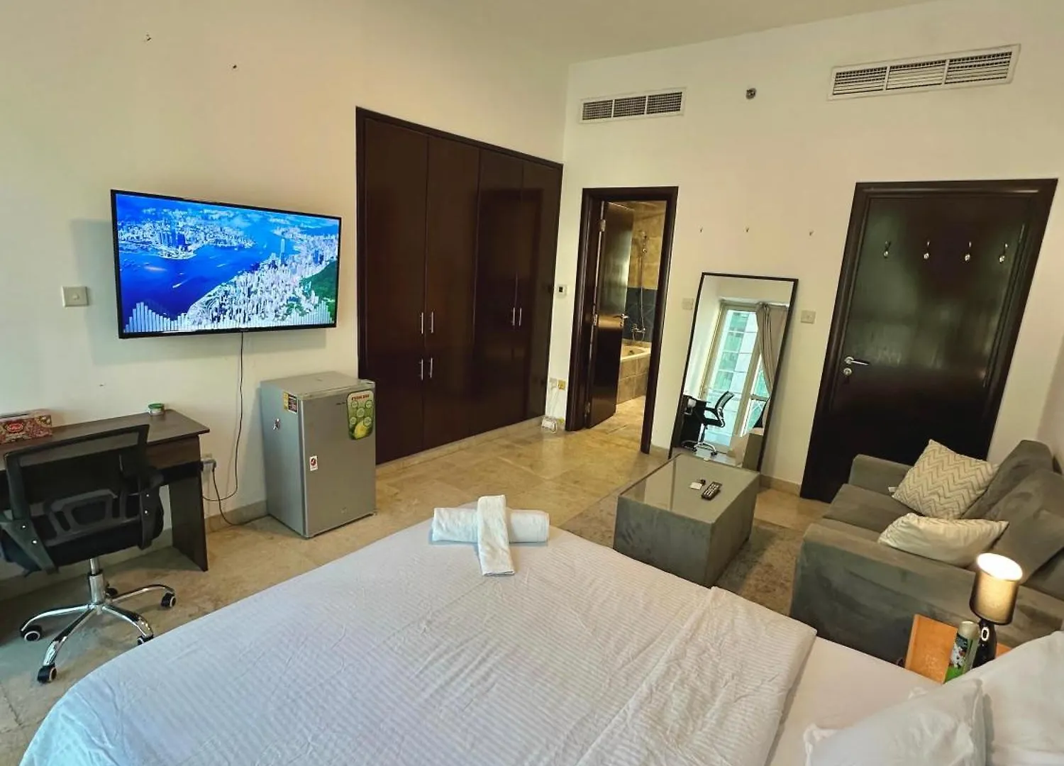 Homestay Marina Comfort Room With Bath Inside Dubai