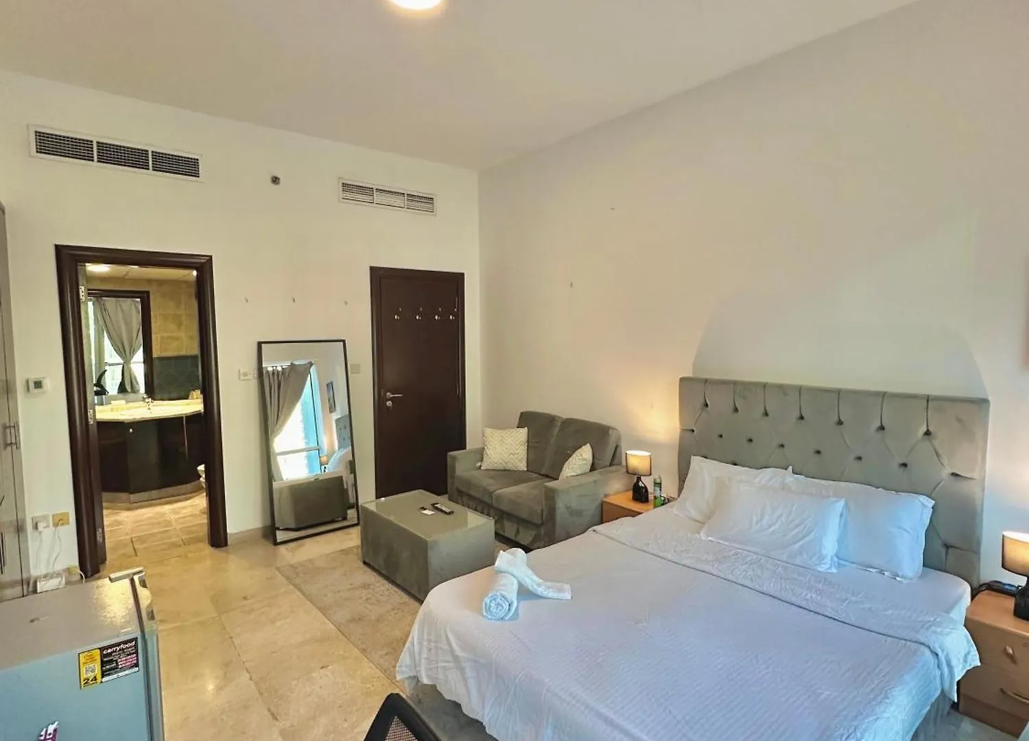 Marina Comfort Room With Bath Inside دبي 0*,